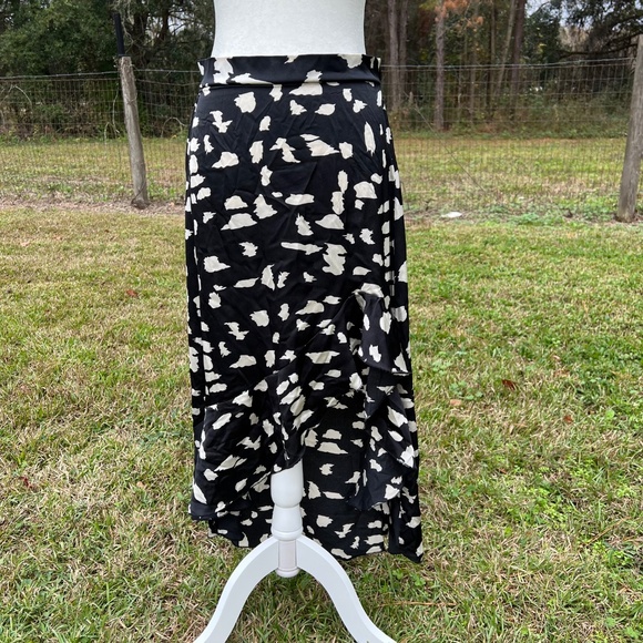 LAST CHANCE 7/31 High-low Asymmetrical Skirt - Picture 2 of 6